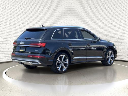 Mythos Black Metallic 2023 Audi Q7 55 Prestige