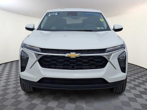 Summit White 2024 Chevrolet Trax LS