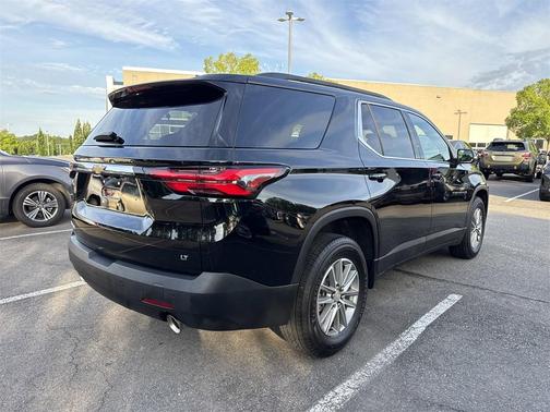 2022 Chevrolet Traverse LT Cloth
