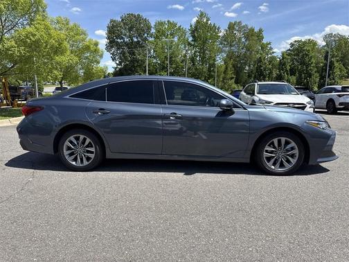 2019 Toyota Avalon XLE