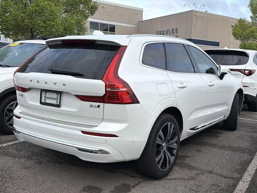 Crystal White Metallic 2023 Volvo XC60 B6 Ultimate Bright Theme
