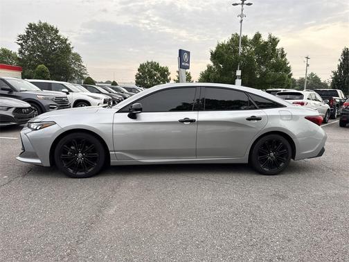2022 Toyota Avalon Hybrid XSE Nightshade