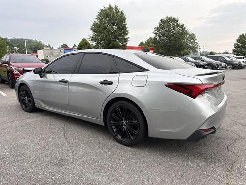 2022 Toyota Avalon Hybrid XSE Nightshade