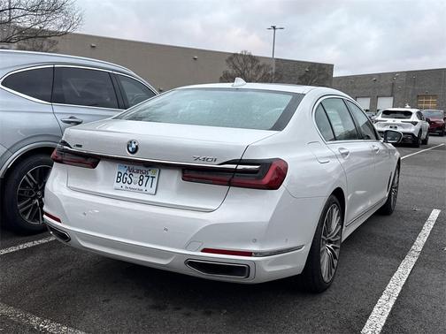 2022 BMW 740 i xDrive