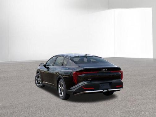 Aurora Black Pearl 2026 Kia K4 LXS