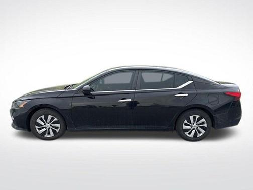 Black 2022 Nissan Altima 2.5 S