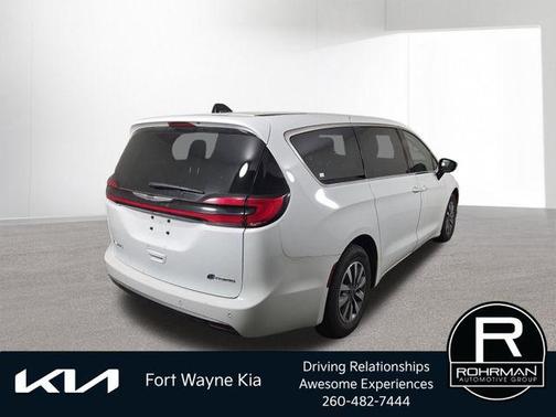 2024 Chrysler Pacifica Hybrid Select