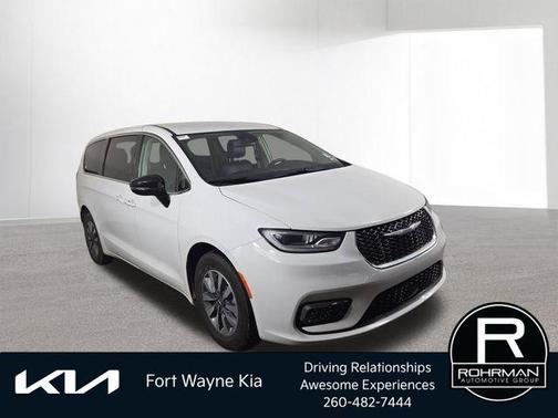 2024 Chrysler Pacifica Hybrid Select