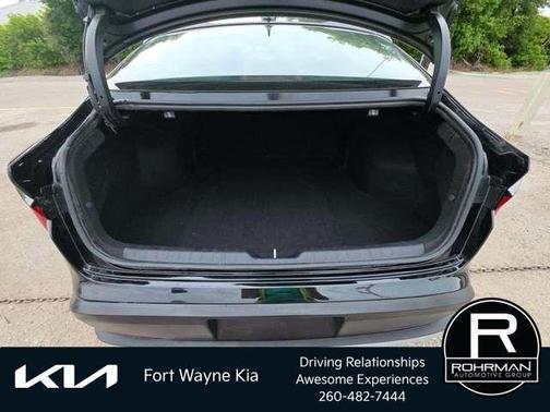 Aurora Black Pearl 2026 Kia K4
