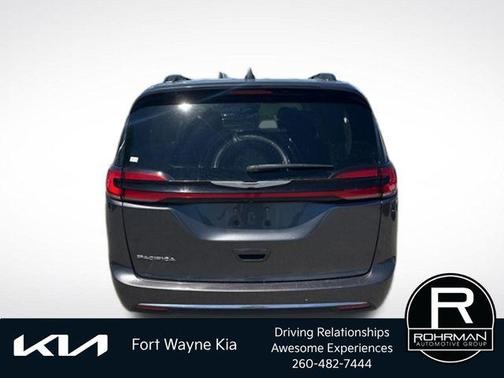 Granite Crystal Clearcoat Metallic 2022 Chrysler Pacifica Touring-L