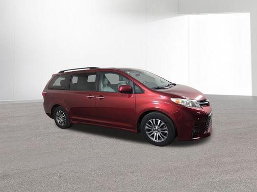 2019 Toyota Sienna XLE