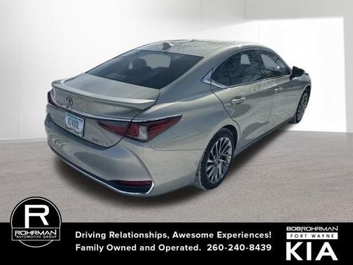 2024 Lexus ES 300h Luxury