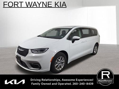 2023 Chrysler Pacifica Touring-L