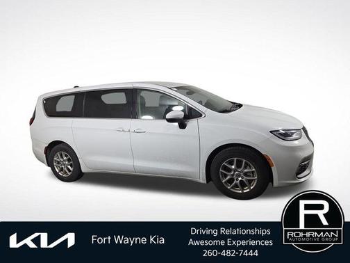 Bright White Clearcoat 2023 Chrysler Pacifica Touring-L