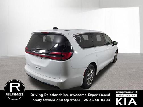 2023 Chrysler Pacifica Touring-L