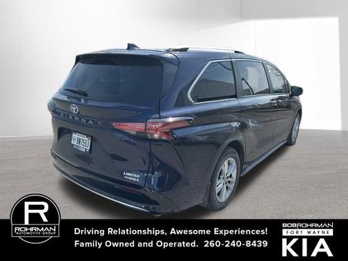 2023 Toyota Sienna Limited