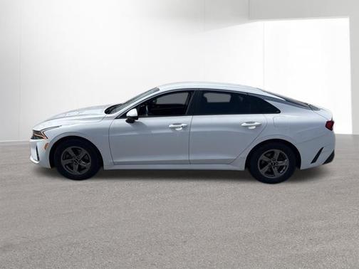 Glacial White Pearl 2022 Kia K5 LXS