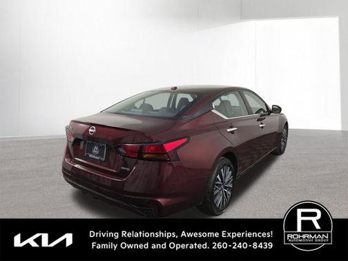 Garnet Pearl Me 2025 Nissan Altima SV