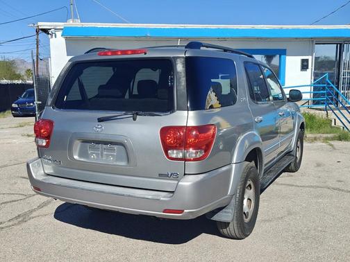 2005 Toyota Sequoia SR5
