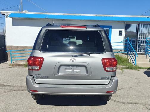 2005 Toyota Sequoia SR5