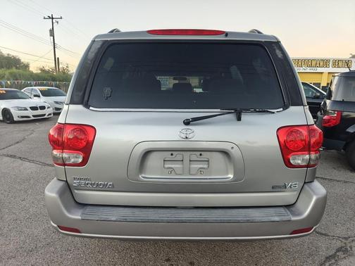 2005 Toyota Sequoia SR5