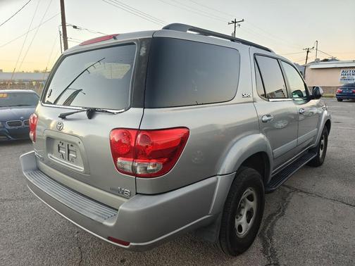 2005 Toyota Sequoia SR5