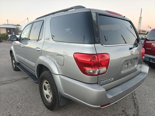 2005 Toyota Sequoia SR5