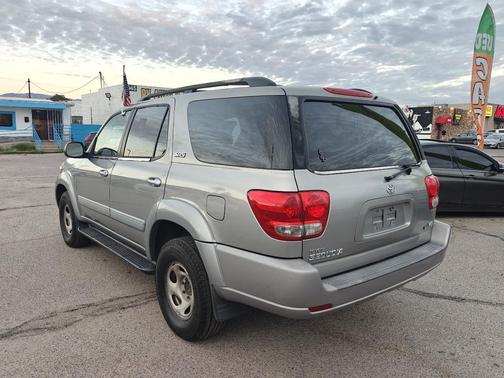 2005 Toyota Sequoia SR5
