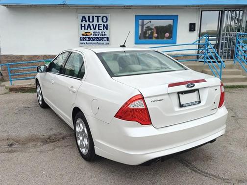 White 2011 Ford Fusion SE