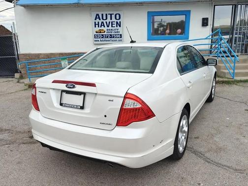 White 2011 Ford Fusion SE