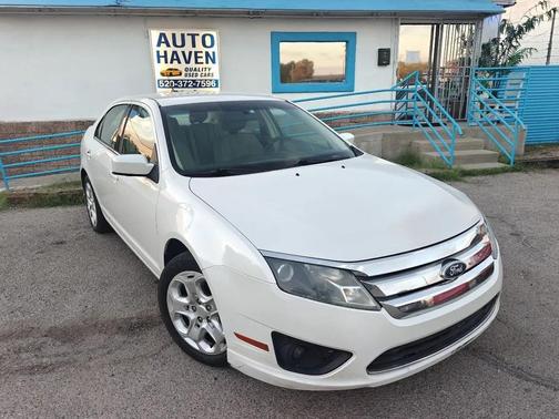 White 2011 Ford Fusion SE