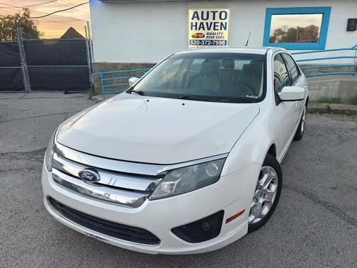 White 2011 Ford Fusion SE