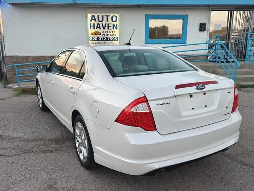 White 2011 Ford Fusion SE