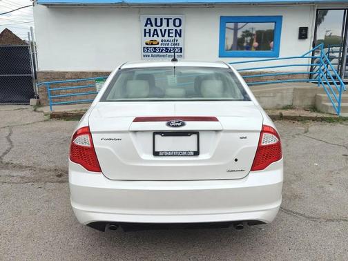 White 2011 Ford Fusion SE