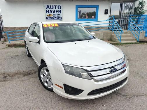 White 2011 Ford Fusion SE