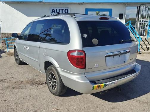 2003 Chrysler Town & Country LX