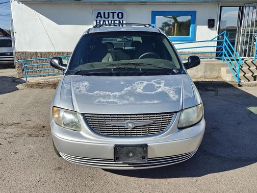 2003 Chrysler Town & Country LX