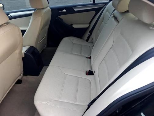 2015 Volkswagen Jetta Auto SE w/Connectivity/Navigation