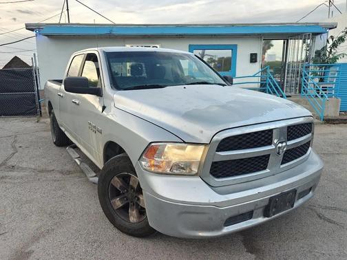 Bright Silver Metallic Clearcoat 2017 RAM 1500 SLT
