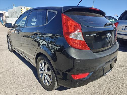 2012 Hyundai Accent SE