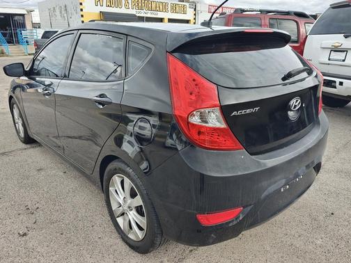 2012 Hyundai Accent SE