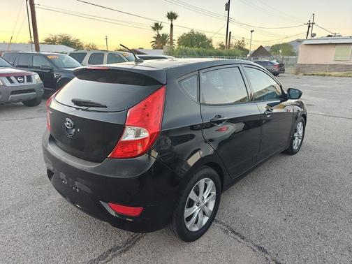 2012 Hyundai Accent SE
