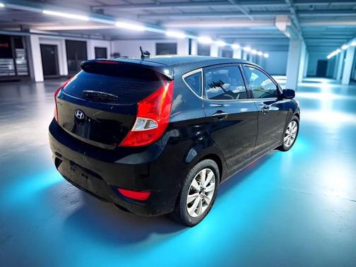 2012 Hyundai Accent SE