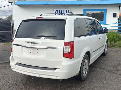2012 Chrysler Town & Country Touring-L