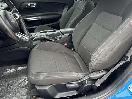 2017 Ford Mustang V6