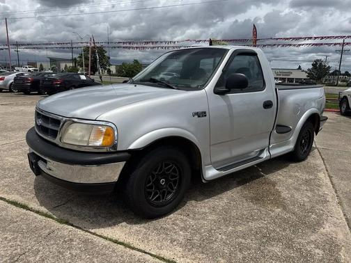Silver Frost Clearcoat Metallic 1997 Ford F-150 Reg. Cab Flareside Short Bed 2WD