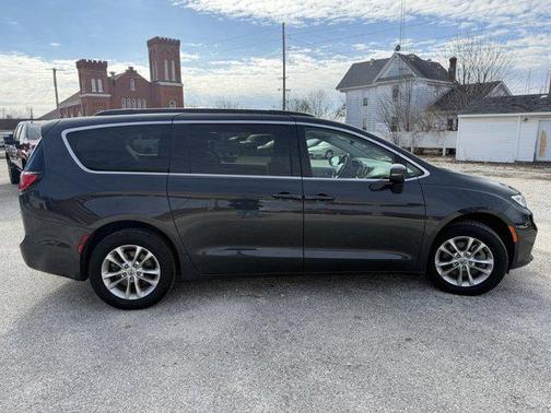 2021 Chrysler Pacifica Touring AWD