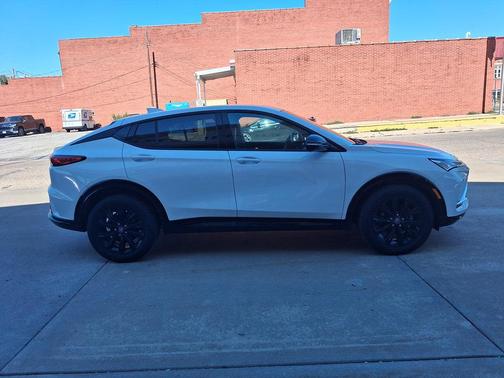 Summit White 2024 Buick Envista Sport Touring FWD