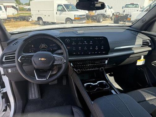Summit White 2025 Chevrolet Traverse LT