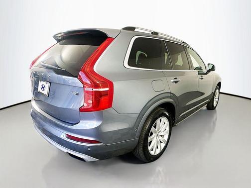 2017 Volvo XC90 T6 Momentum